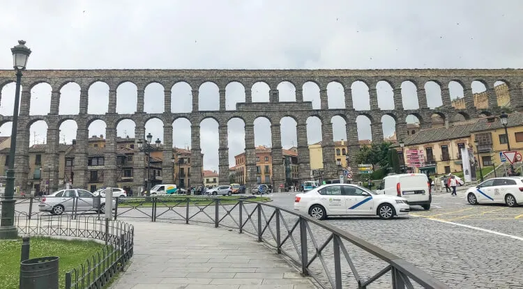 Front view of the Segovia aqueduct