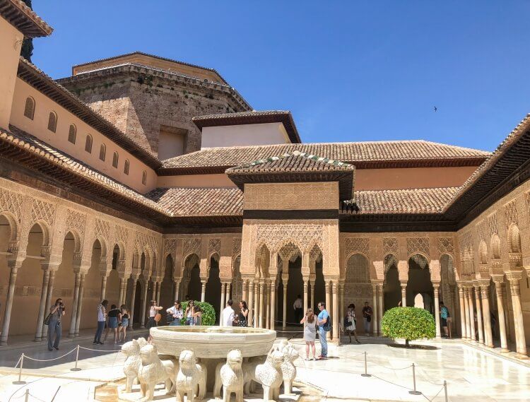 beautiful architecture in Alhambra palace