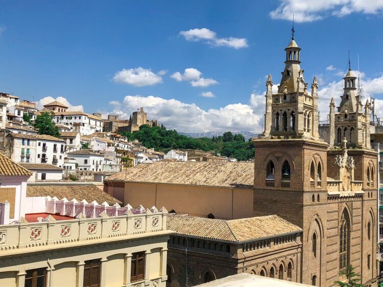 Tourist guide: what to do and see in Granada - Iberia USA