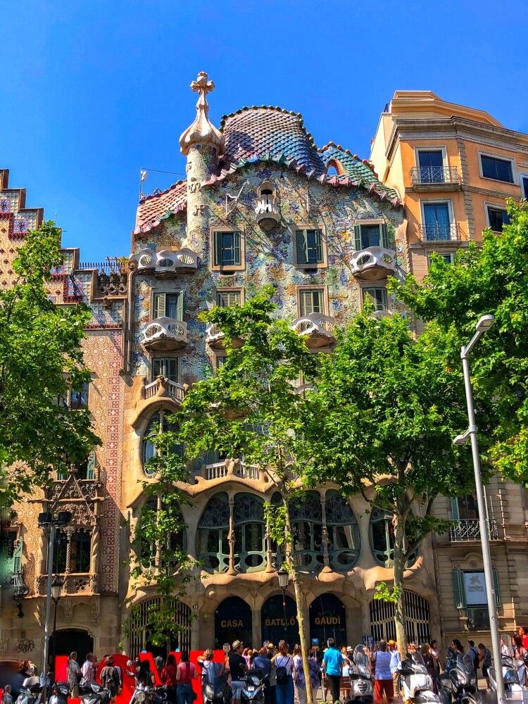 front view if the colorful Casa Batllo during a weekend in Barcelona