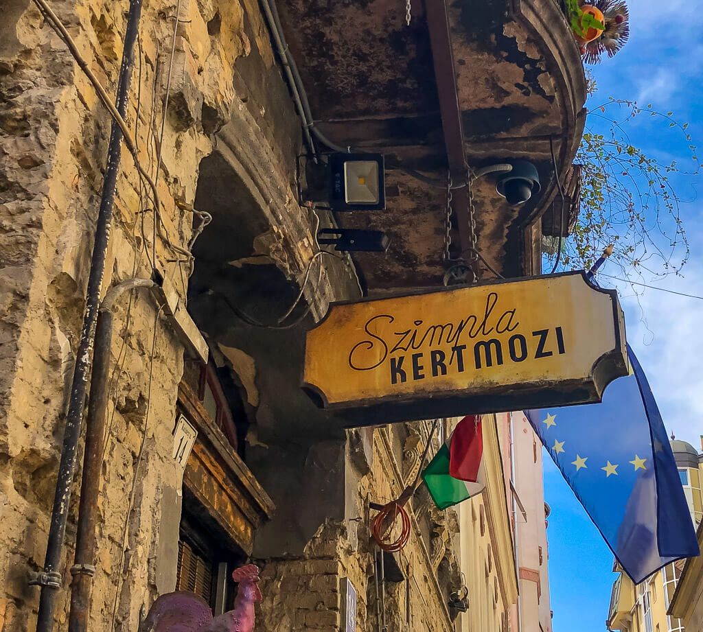 Ruin bar Szimpla Kert in Budapest