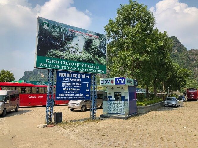 trang an boat tour parking