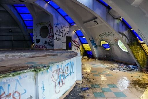 glass smashed on floor of abandoned dragon water park hue