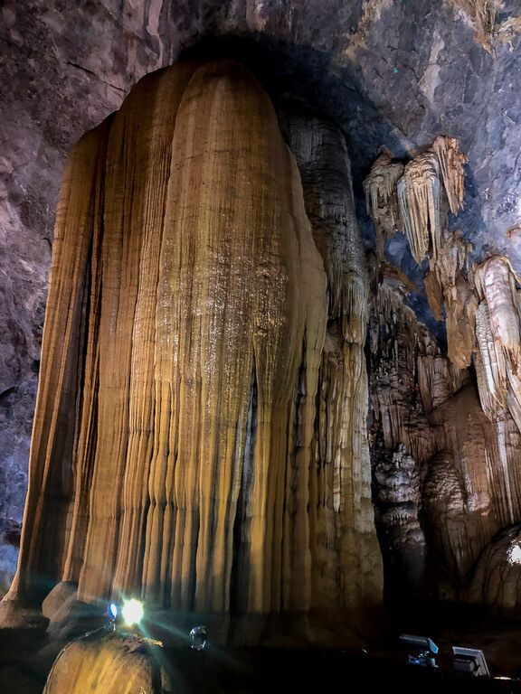 stunning stalactites and stalagmites in paradise cave Phong Nha