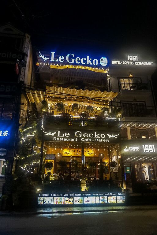 Le Gecko restaurant in sapa vietnam at night lit up