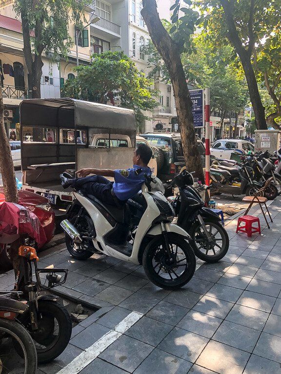 2 days in hanoi is enough when Policeman sleep on their motorbikes