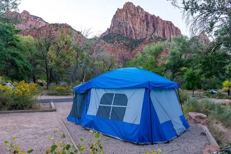 Camping Watchman campground at Zion national park matkalla Bryce Canyoniin 3 day Utah road trip itinerary