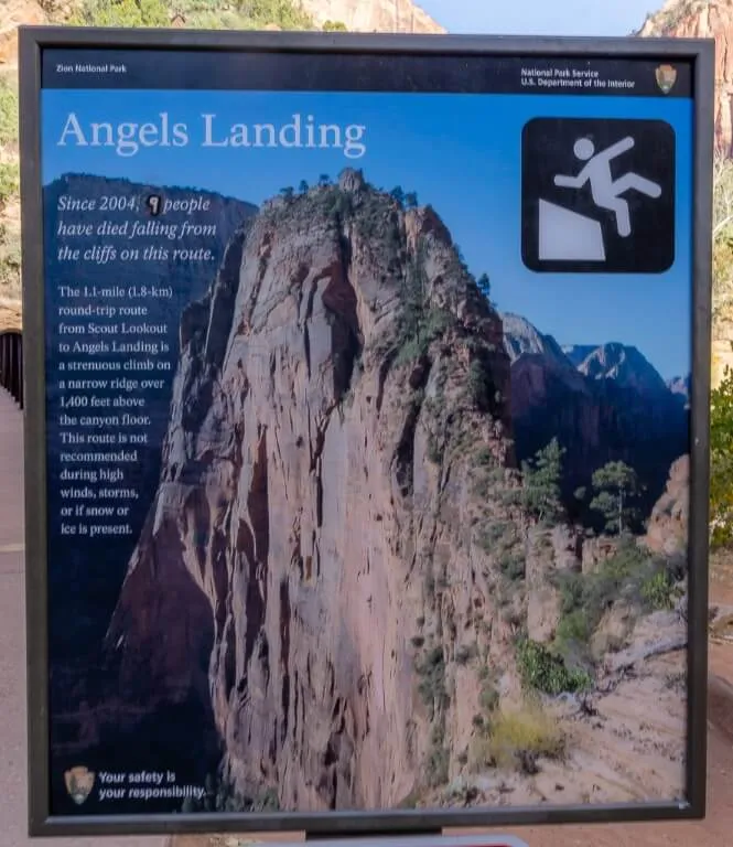 az Angels Landing túraútvonal figyelmeztető jelzéssel rendelkezik a csúcstalálkozó veszélyeiről