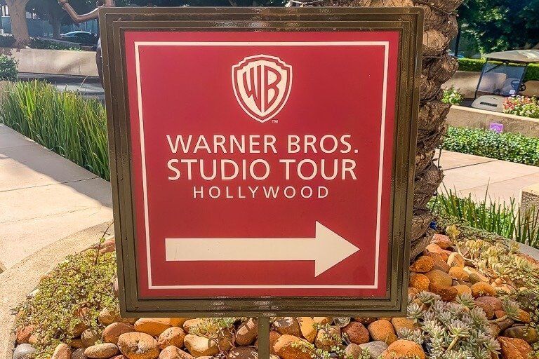 studio tour sign