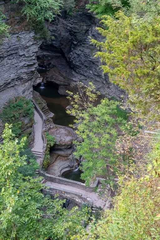 Indian Trail mit Blick auf den Gorge Trail in Finger Lakes ny