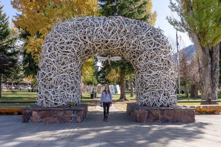 Kristen stood underneath an arch made of antlers in Jackson Hole