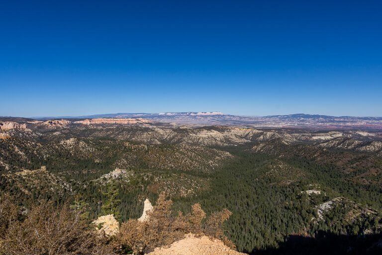 Viewpoint along scenic drive in bryce canyon ideal for photography