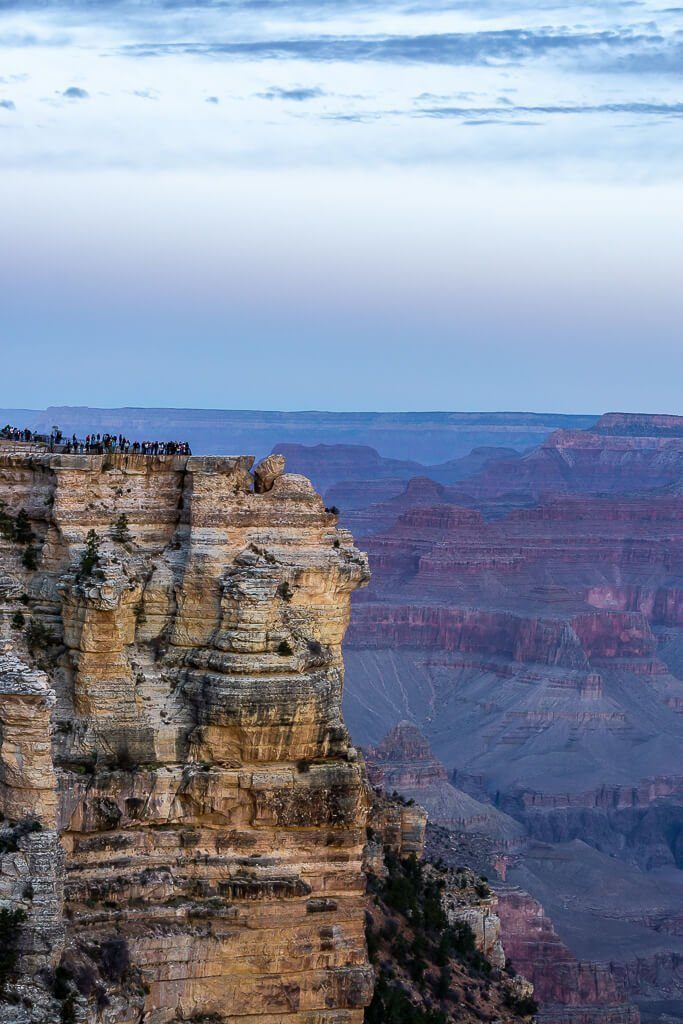 Mather Point busy very early in the morning in Arizona