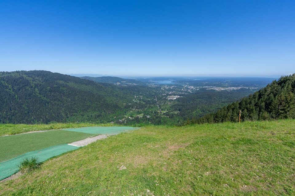 Hang glider and para glider runway at the top of poo poo point near seattle in washington