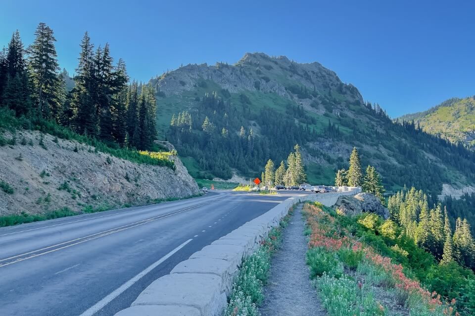 Roadside parking lot in Wenatchee national forest near mt rainier