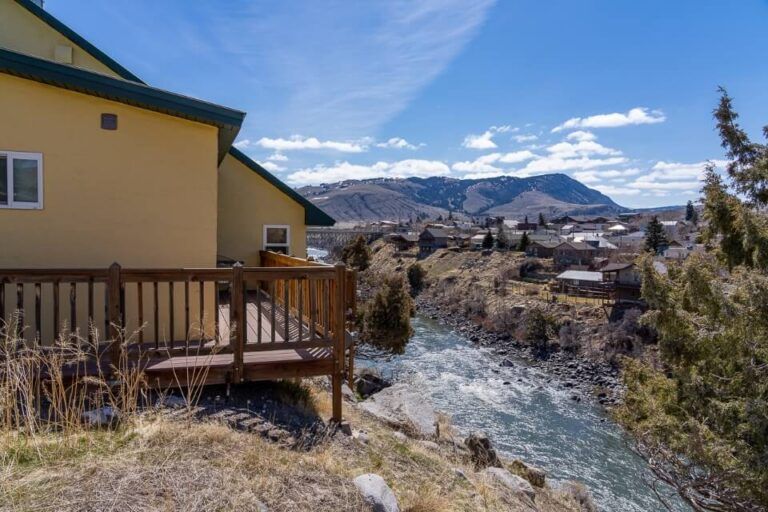 Where To Stay In Yellowstone Best Places + Hotels 2023