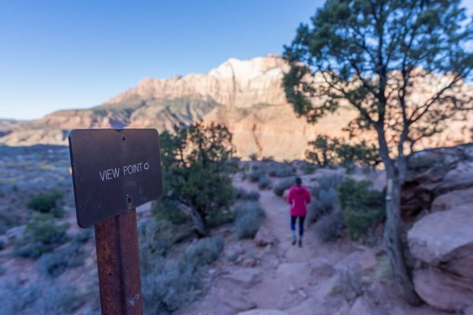 Loop path to view point at the top of a hike in Utah