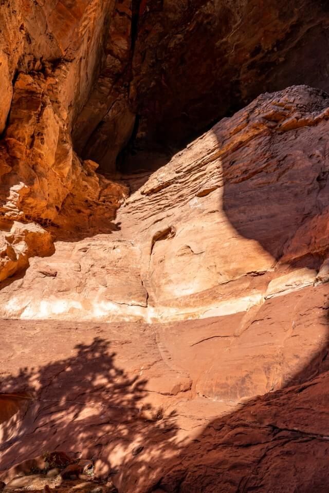 Left climb approach into Keyhole Cave Sedona rock climbing