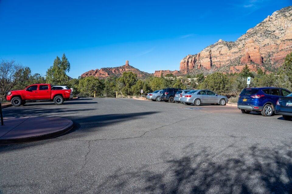 Parking lot Sugar Loaf Loop Trail and Teacup Trail for hiking to Keyhole Cave in Sedona