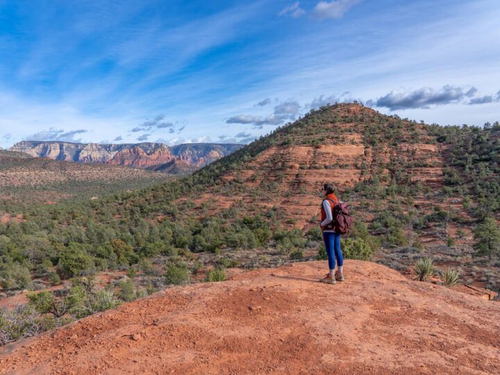 Where Are Those Morgans hiking Pyramid and Scorpion Loop Trail in Sedona Arizona on a sunny day in December dirt path with stunning views over cone shaped red rocks and Cathedral Rock in the distance