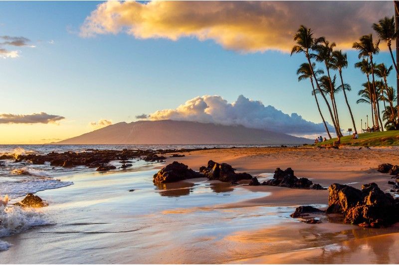Serene sunset on the coastline of Maui in Hawaii