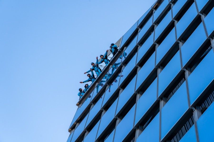 Six people hanging off Edge NYC during a City Climb