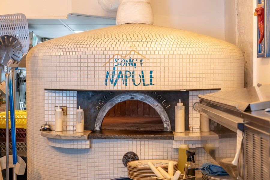 Song E' Napule pizza oven with white tiles