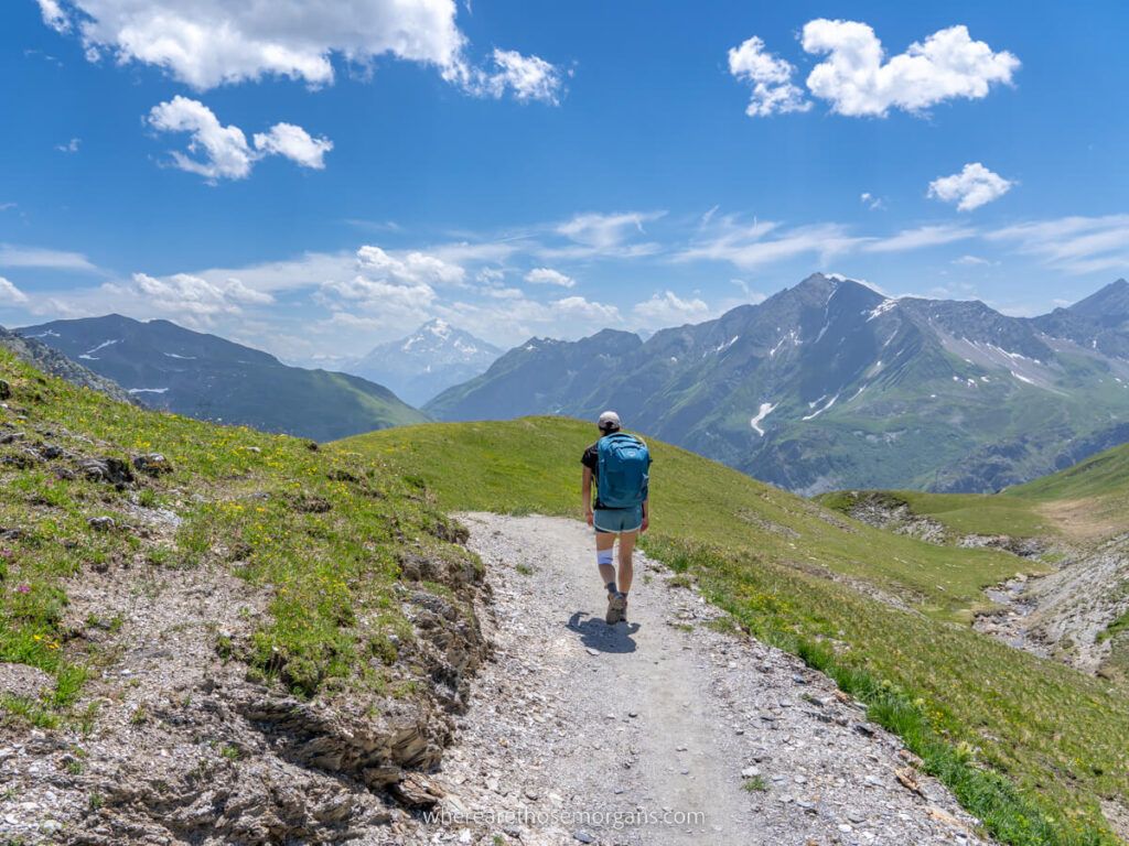 Woman hiking Tour du Mont Blanc with a blue Osprey Farpoint 40