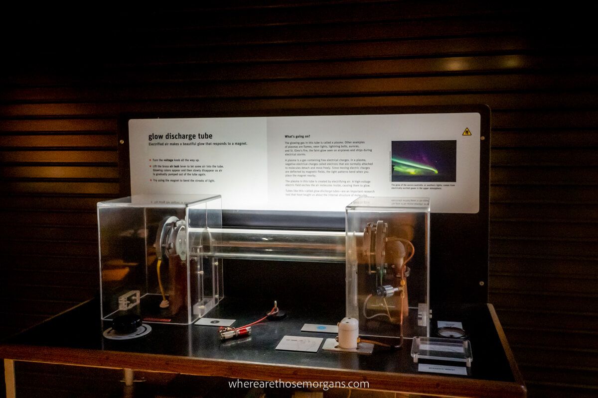 A glow discharge tube in the San Francisco Exploratorium