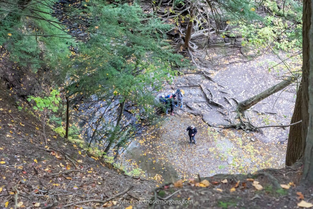 Large ravine with visitors at the bottom