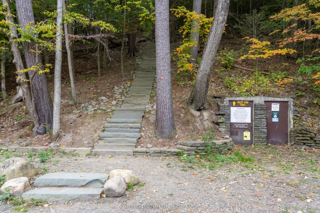 Beginning of the West Rim Trail from the north entrance