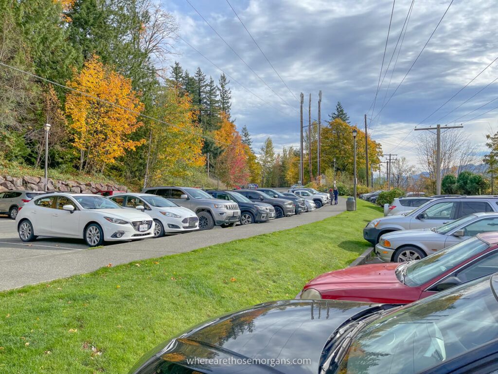 Snoqualmie Falls free parking lot filled with cars on a cloudy day