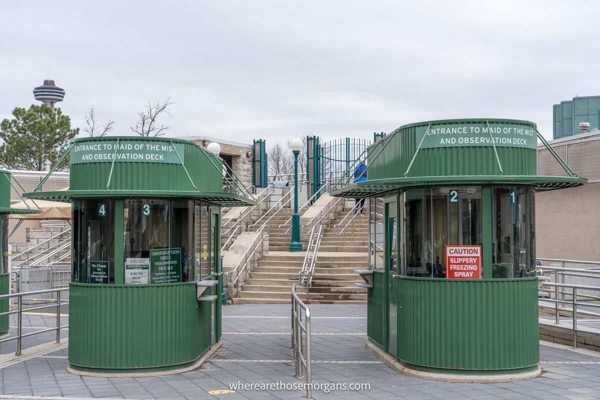 Entrance to maid of the mist and the observation deck