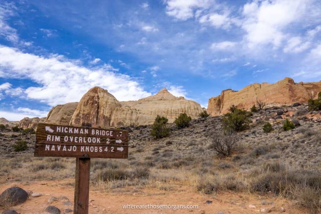 Hickman bridge, Rim Overlook and Navajo Knobs trail sign
