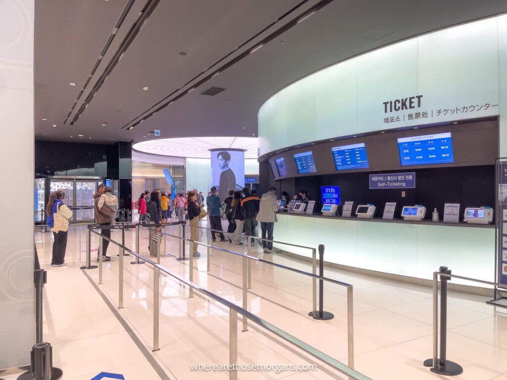 Visitors waiting in line at the Seoul Sky Observation Deck in Lotte World Tower