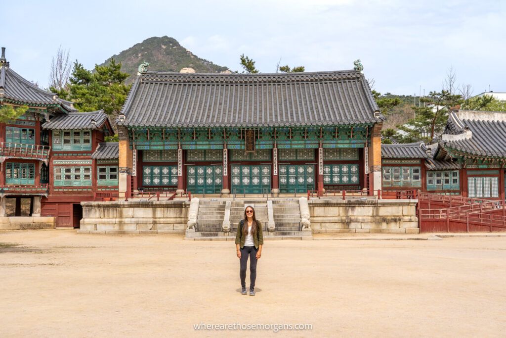 Woman posing for a photo in the northern palace in Seoul