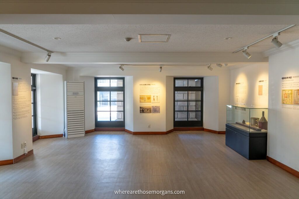 Free exhibits inside Seokjojeon Hall in Deoksugung