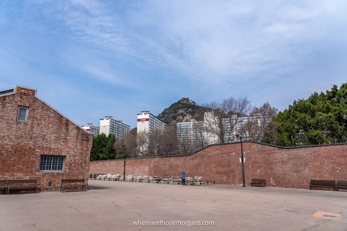 Inwangsan Peak as seen from the inside of Seodaemun Prison