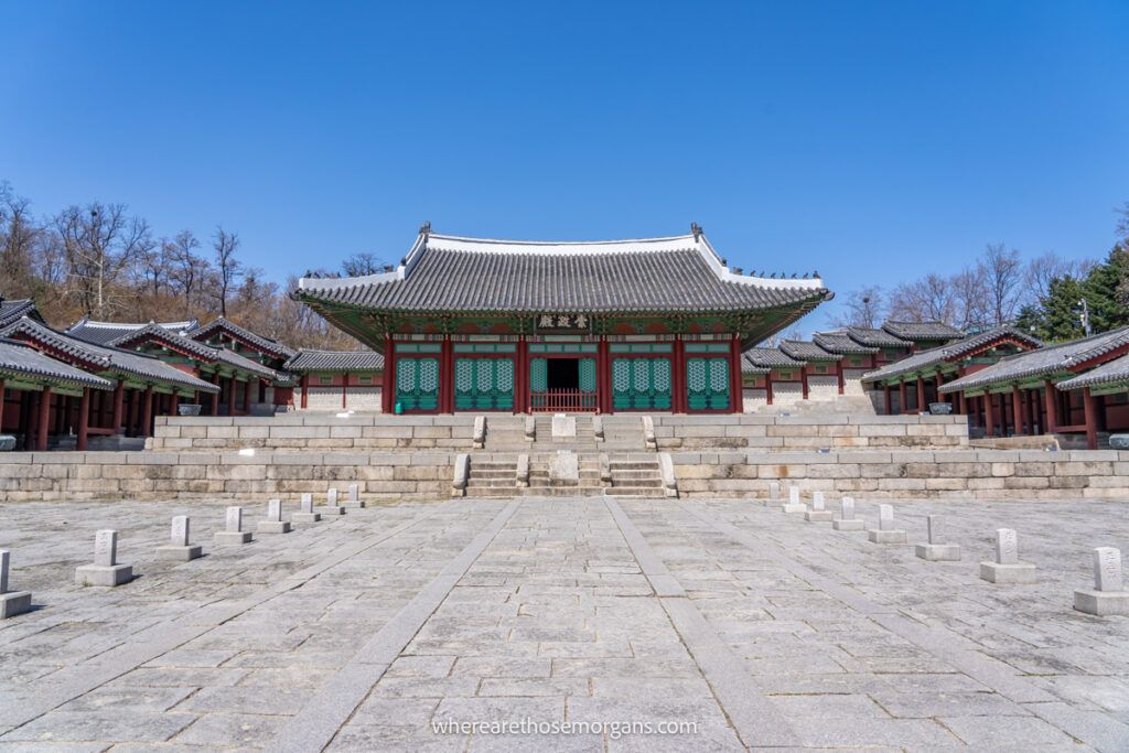 Exterior view of Sungjeongjeon Hall inside Gyeonghuigung Palace