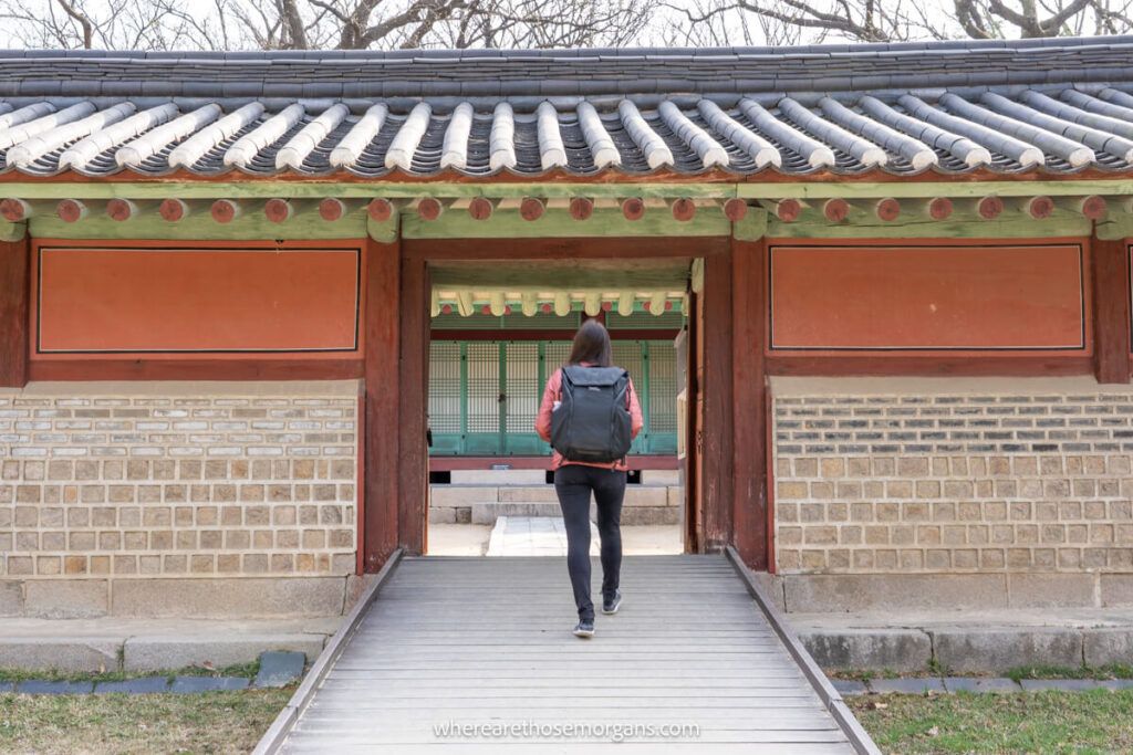 Woman walking to Hyangdaecheong at Jongmyo