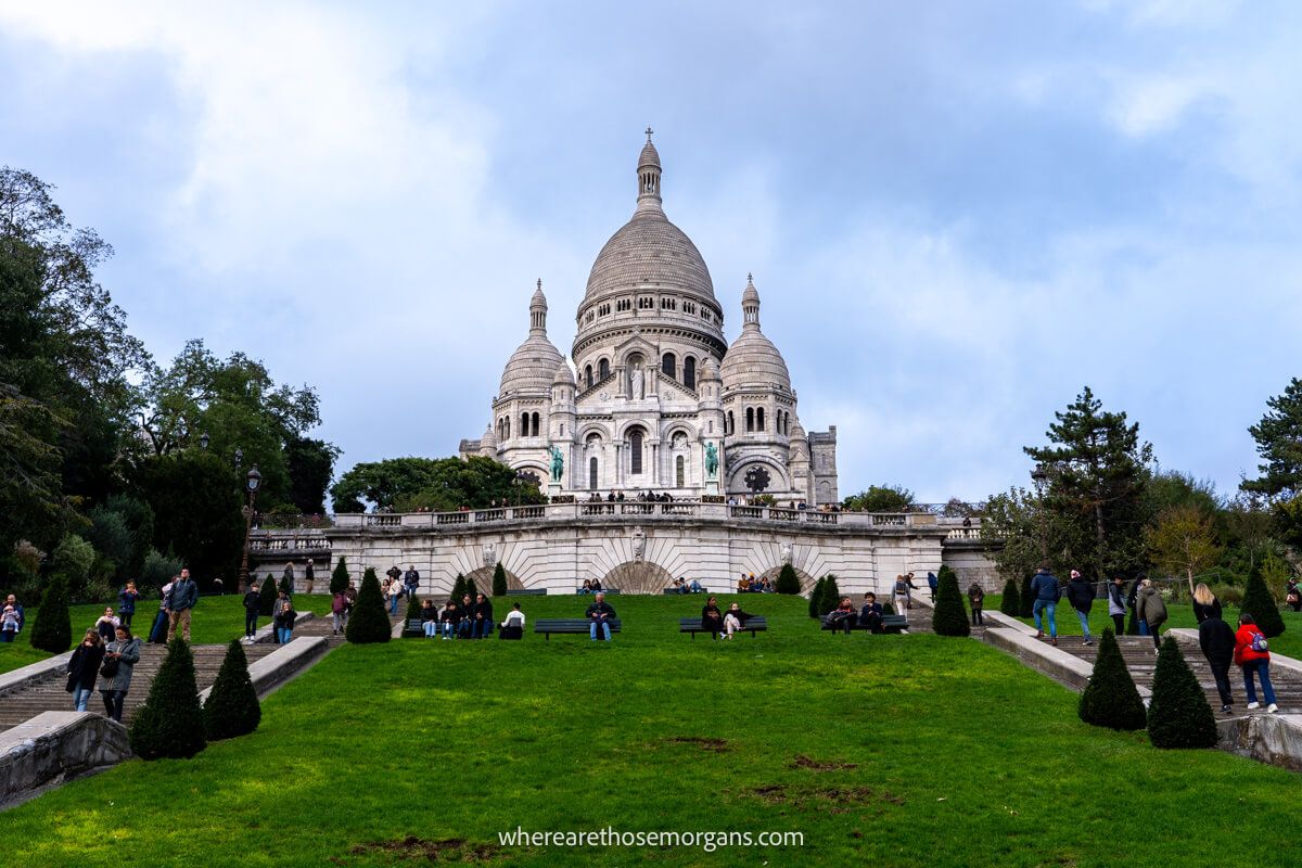 Many tourists enjoying the view of the Sacré-Cœur Basilica