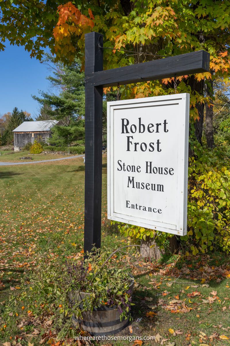 White sign marking the entrance for the Robert Frost House Museum