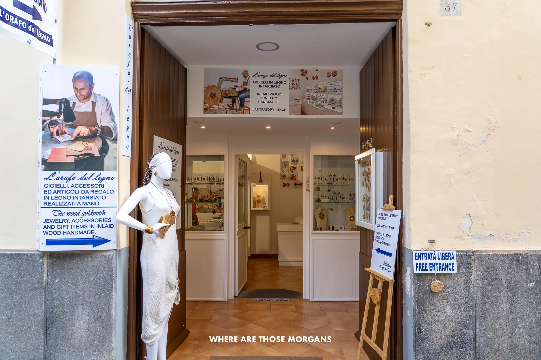 Photo of the entrance to an inlaid wood museum in Sorrento