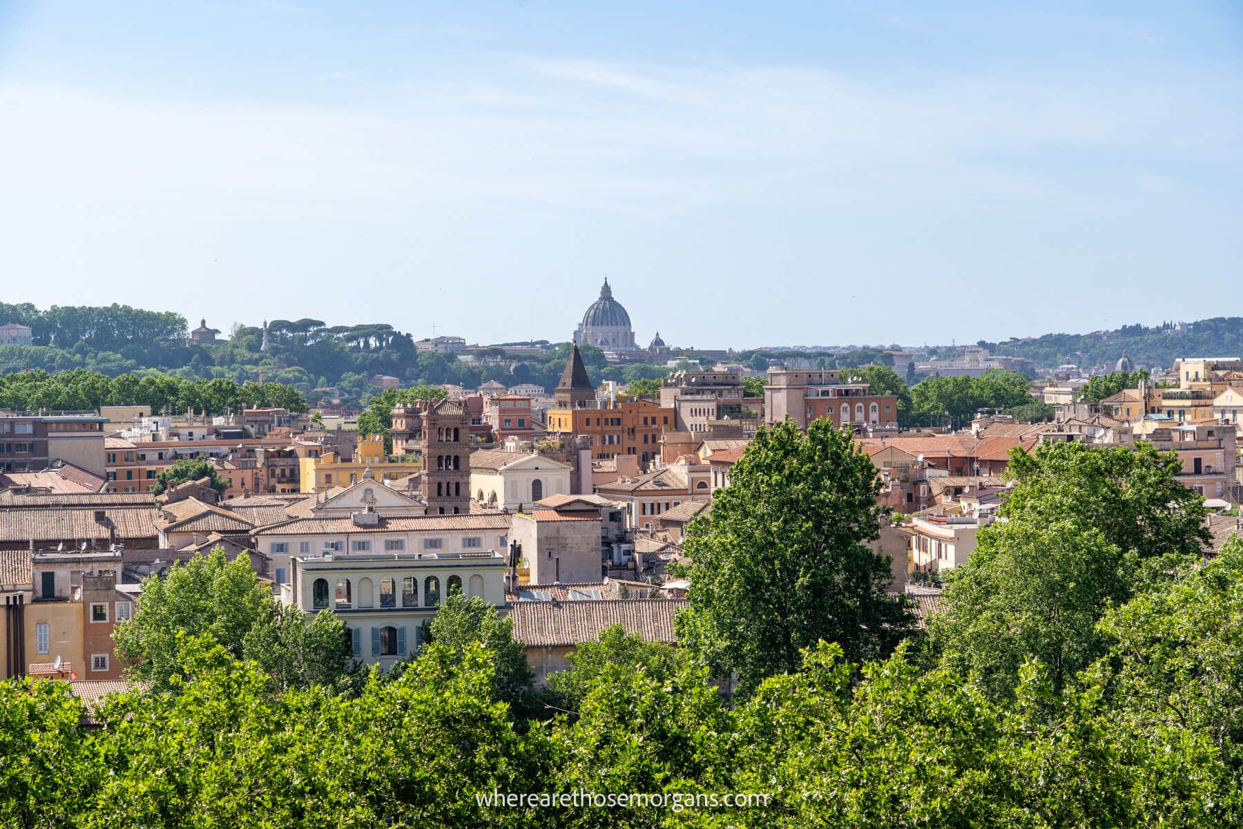 Photo overlooking Rome from an elevated viewpoint on a clear day